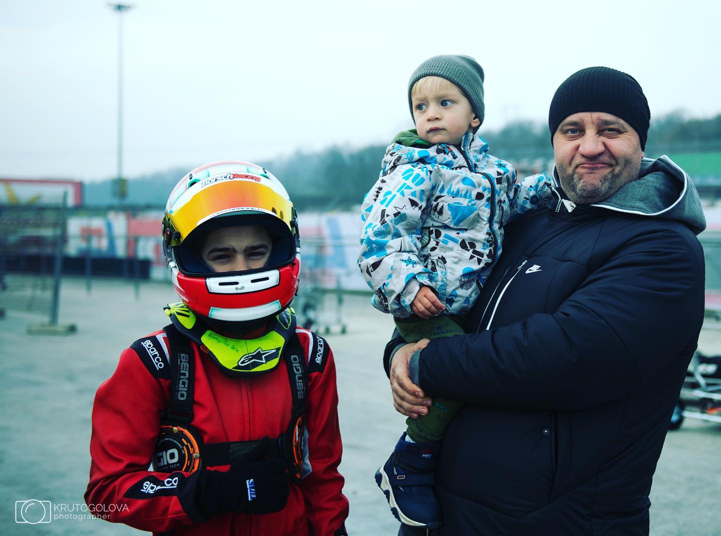 Єгор Крутоголов з синами – Левом та Максимом. Фото: Instagram.com/dizelmano/