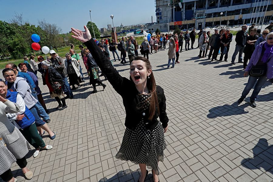 Масштабного парада на 9 мая в Мариуполе не получилось. REUTERS/Alexander Ermochenko