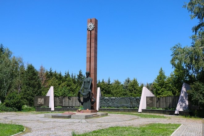 Мемориал в Тыврове еще не декоммунизировали. Фото: facebook.com/vakhtang.kipiani