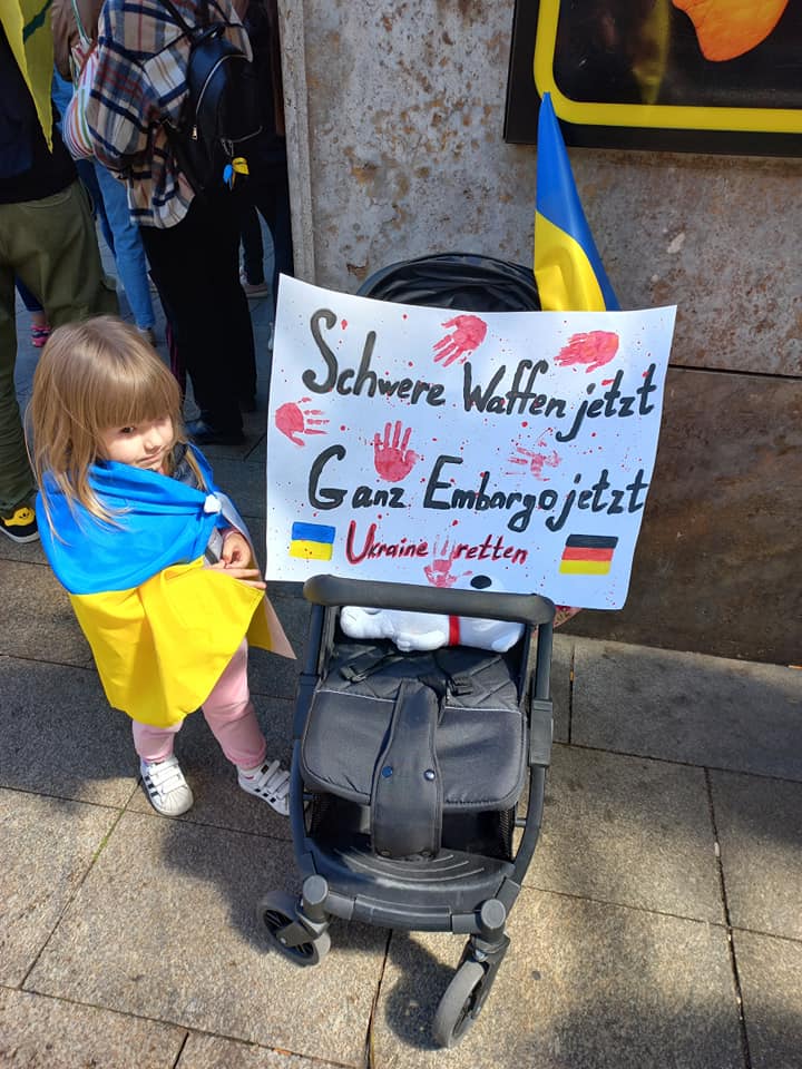 Навіть найменші українці у Німеччині намагаються допомогти батьківщині. 