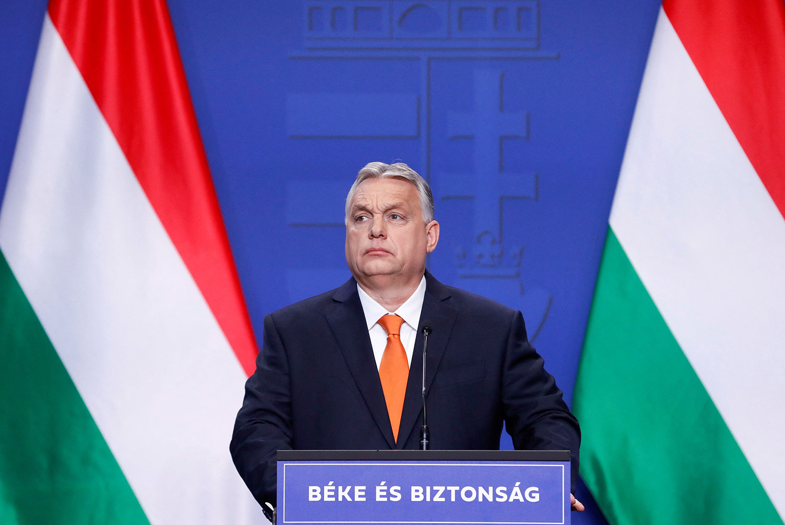 Лідер Угорщини Віктор Орбан вважає Володимира Зеленського своїм супротивником. Фото: REUTERS/Bernadett Szabo