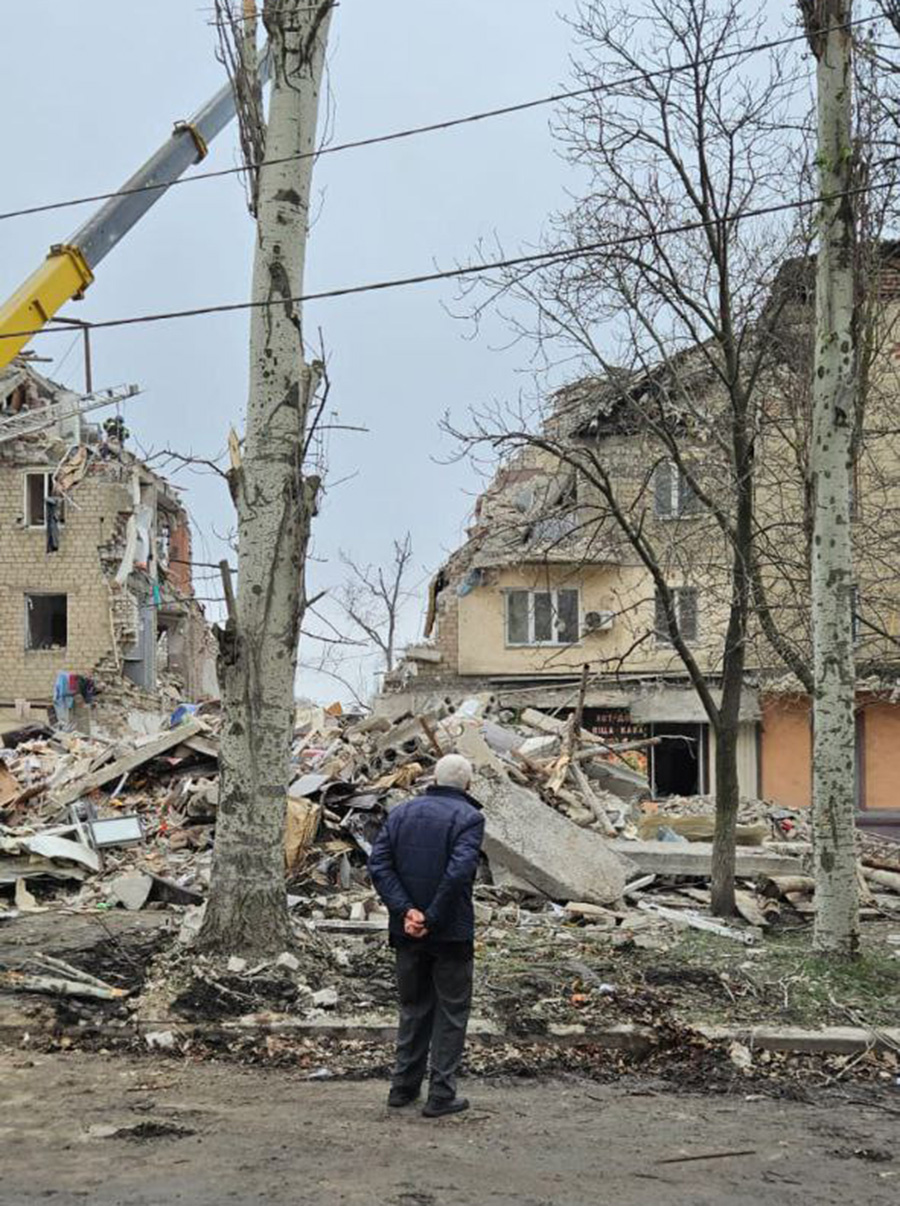 Разрушенных жилых домов в шахтерском городе становится все больше. Фото: Нацполиция Украины 