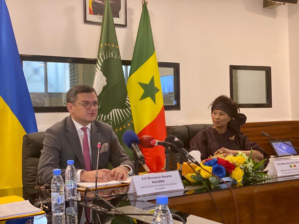 Дмитрий Кулеба и министр иностранных дел Сенегала Аисата Таль Саль. Фото: twitter.com/DmytroKuleba