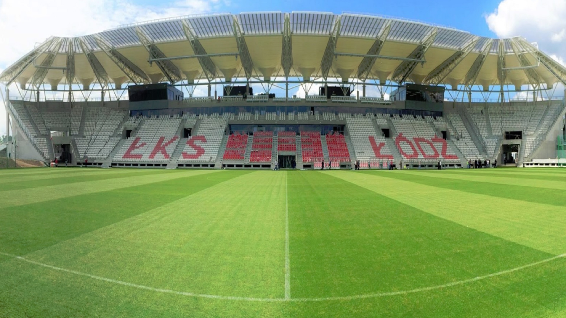 Стадіон ЛКС у Лодзі дуже новенький, був реконструйований лише 2022 року. Фото: Stadion Miejski w Łodzi//commons.wikimedia.org/