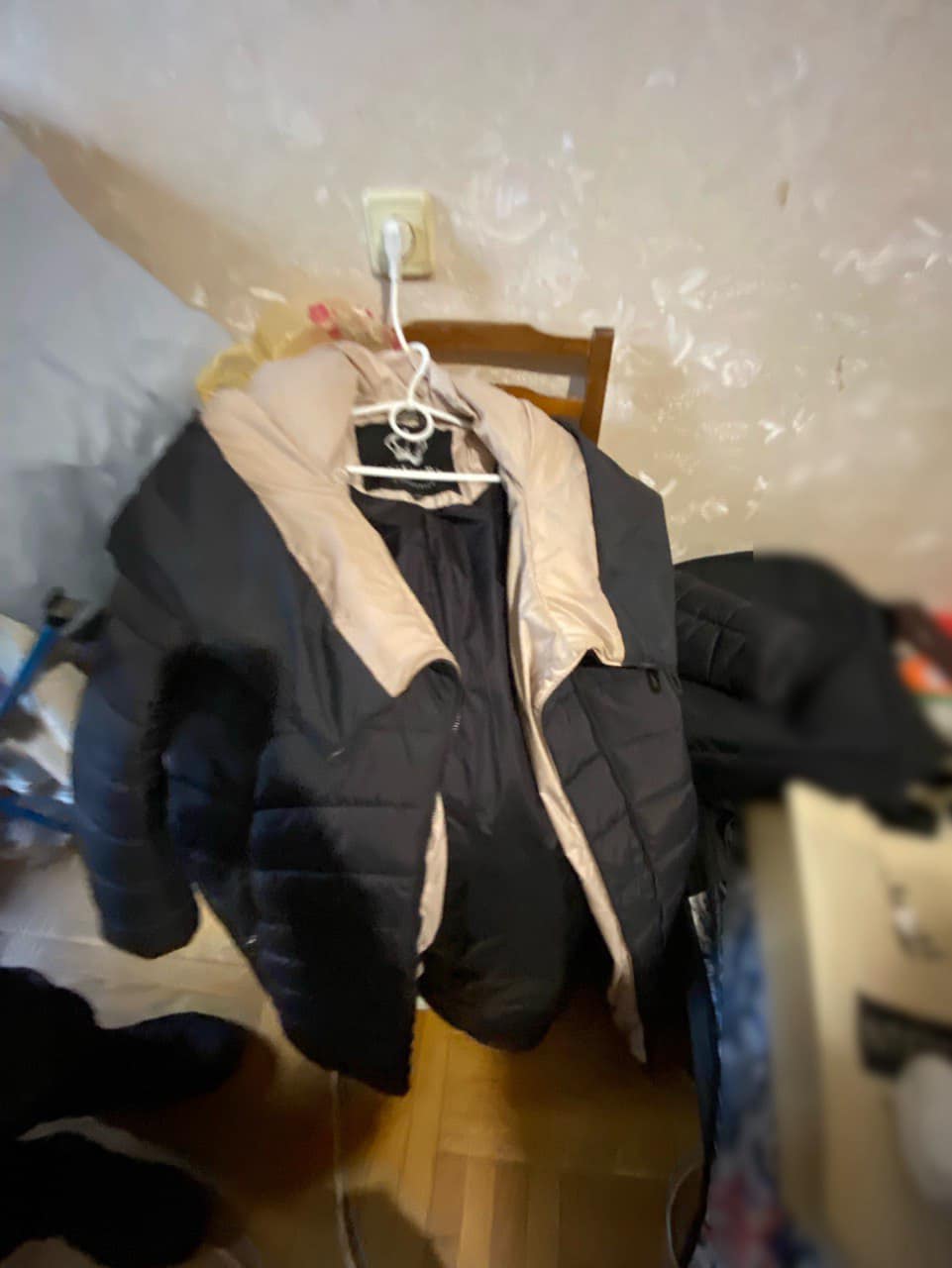 У цій куртці отруювальниця купувала свої «призи». Фото: поліції Київської області