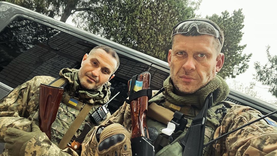 Олексій Тритенко та Ахтем Сеітаблаєв і на фронті працюють з камерою. Фото: Instagram.com/alexey_tritenko/