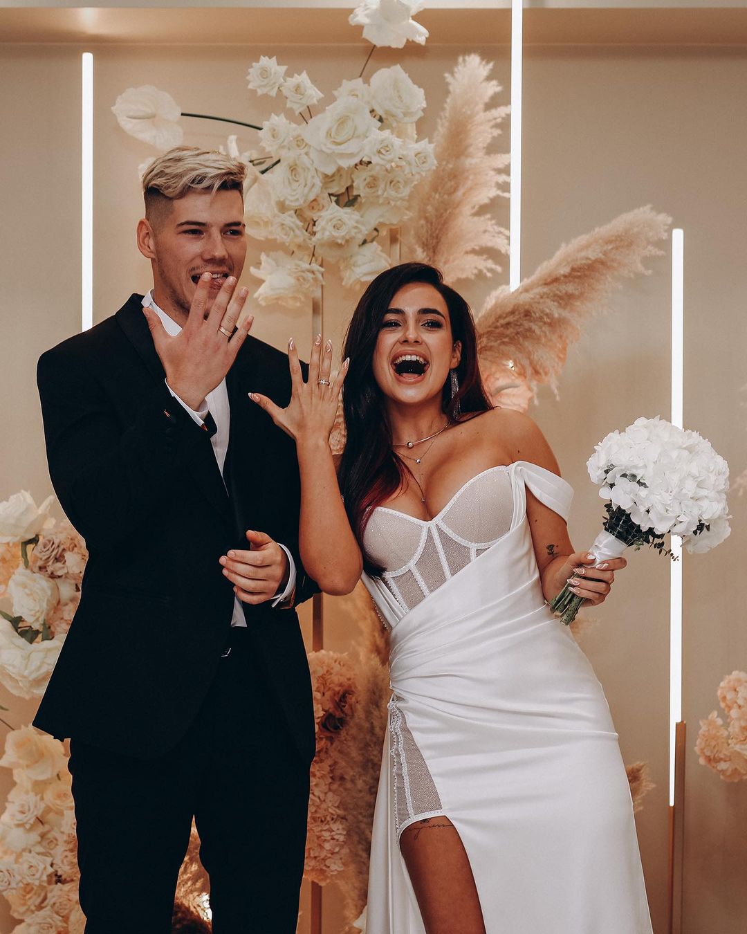 Анна Тринчер и Александр Волошин поженились в прошлом году. Фото: Instagram.com/annatrincher_official/