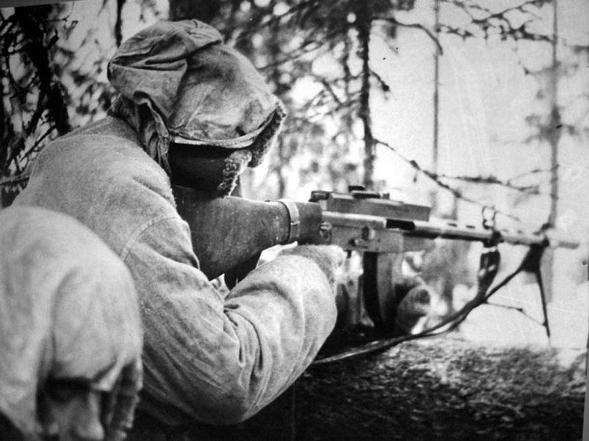 Снайперы-«кукушки» «выбивали» советских офицеров, определяя их по черному цвету тулупов. Фото: sodatkuvina.cjb.net