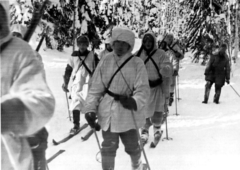 Фінські лижники під час радянсько-фінської війни (яку в російській вікіпедії вже перейменували на конфлікт). Фото: Gummerus - Paavo Talvela//commons.wikimedia.org