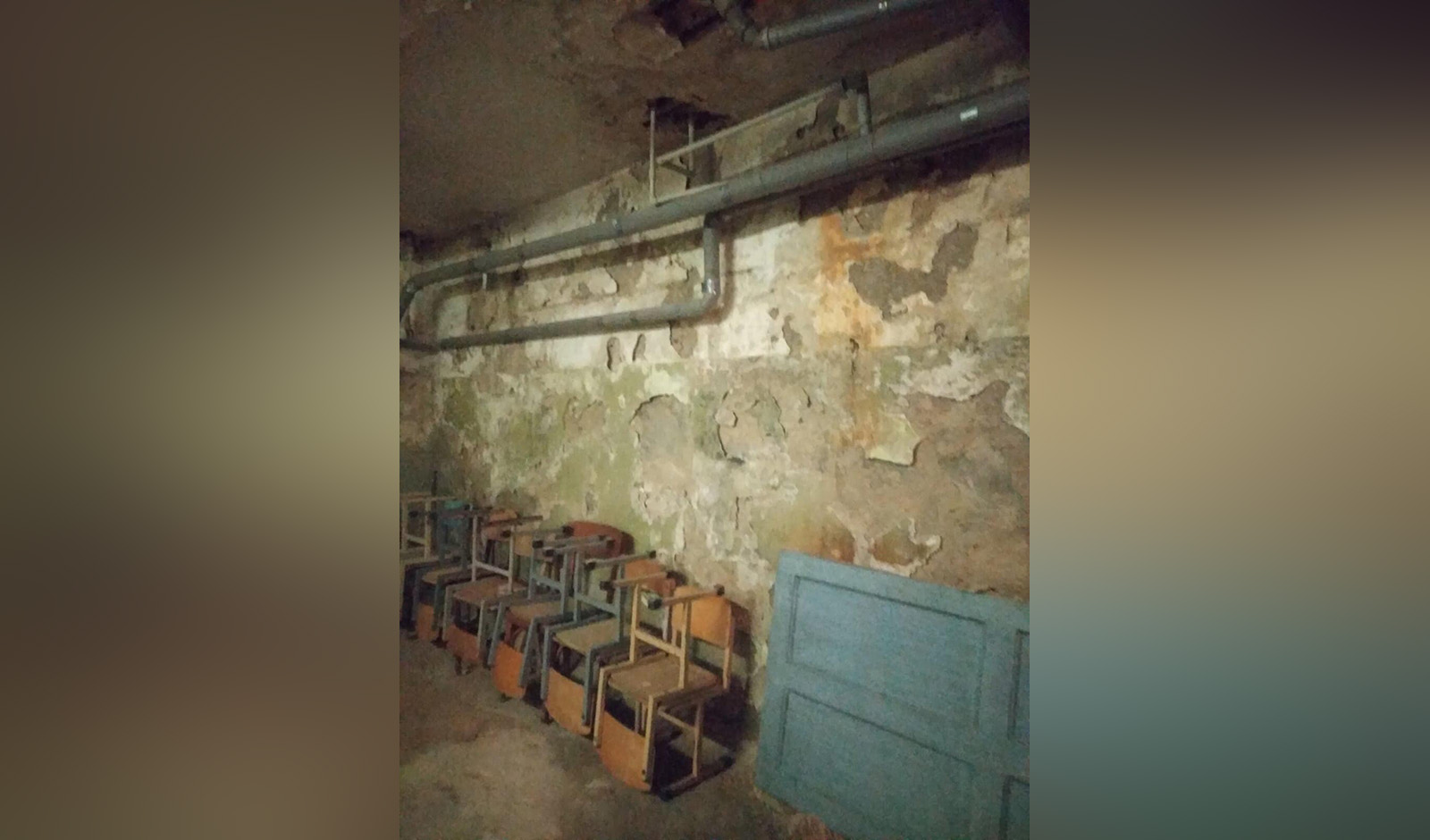 Трухляві меблі, грибок на стінах та стелях, загальний антисанітарний стан. Фото: ФБ Олександри Борисової