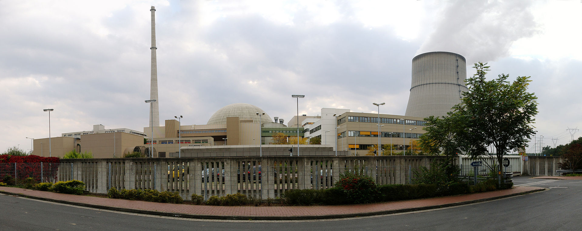 Эмсландская АЭС должна была закрыться в конце этого года. Но придется еще поработать. Фото: Smial in der Wikipedia auf Deutsch