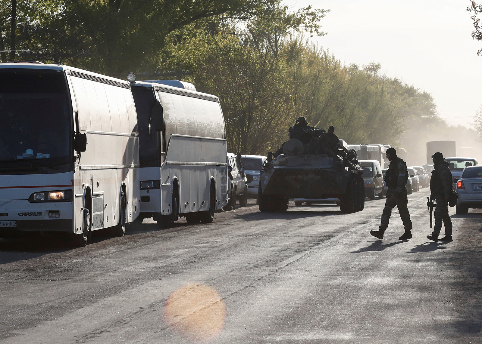Эвакуация из оккупированных городов действительно есть. Но только в Россию. Фото: REUTERS/Alexander Ermochenko