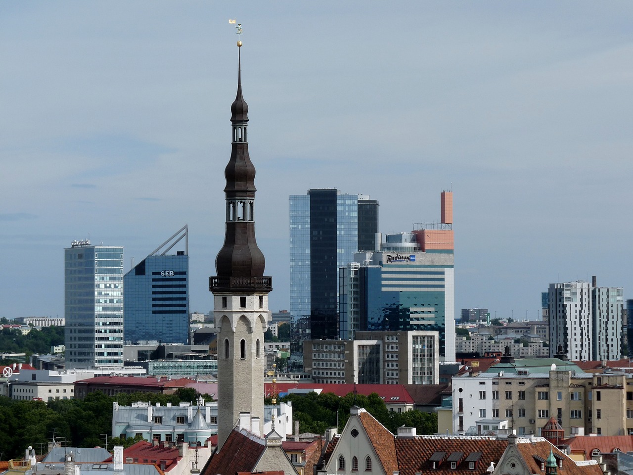 Столиця Естонії - Таллінн - одне з найпопулярніших місць, де іноземці купують нерухомість. Зображення falco із сайту Pixabay