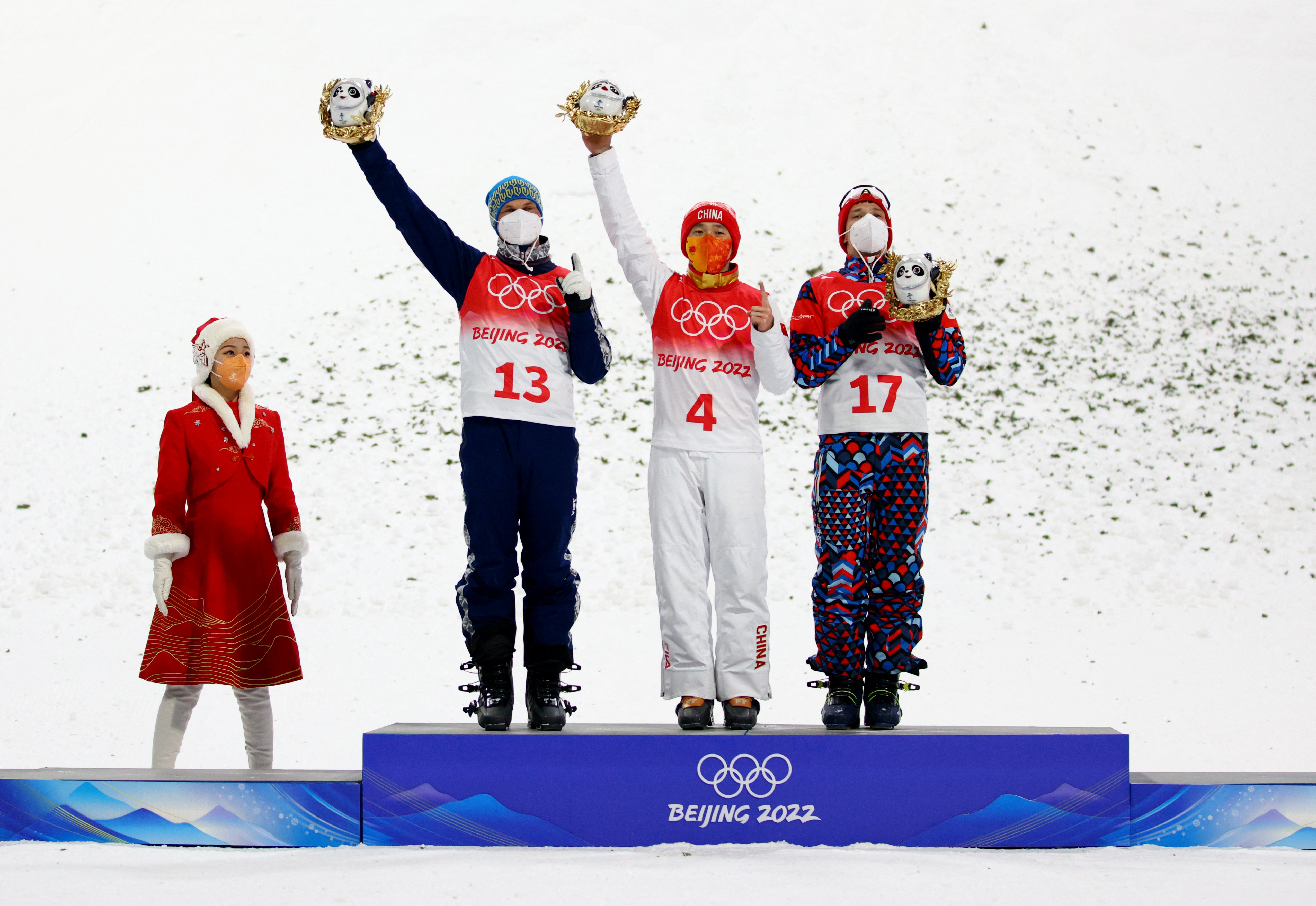 Олимпийским чемпионом стал китаец Ци Гуанпу, серебро у украинца Александра Абраменко, а бронза у представителя ОКР Ильи Бурова. Фото: REUTERS
