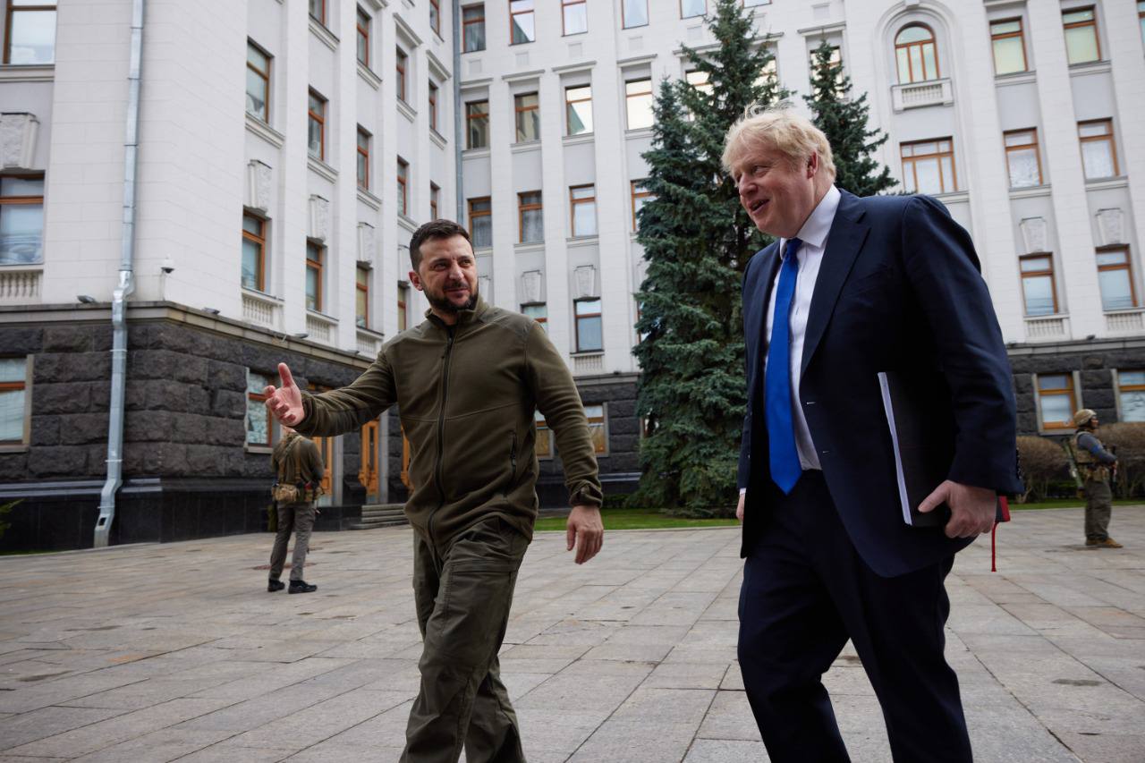 В Украине, конечно, надеялись на приезд британского премьера – но все равно его визит стал неожиданностью. Фото: twitter.com/ukremblondon