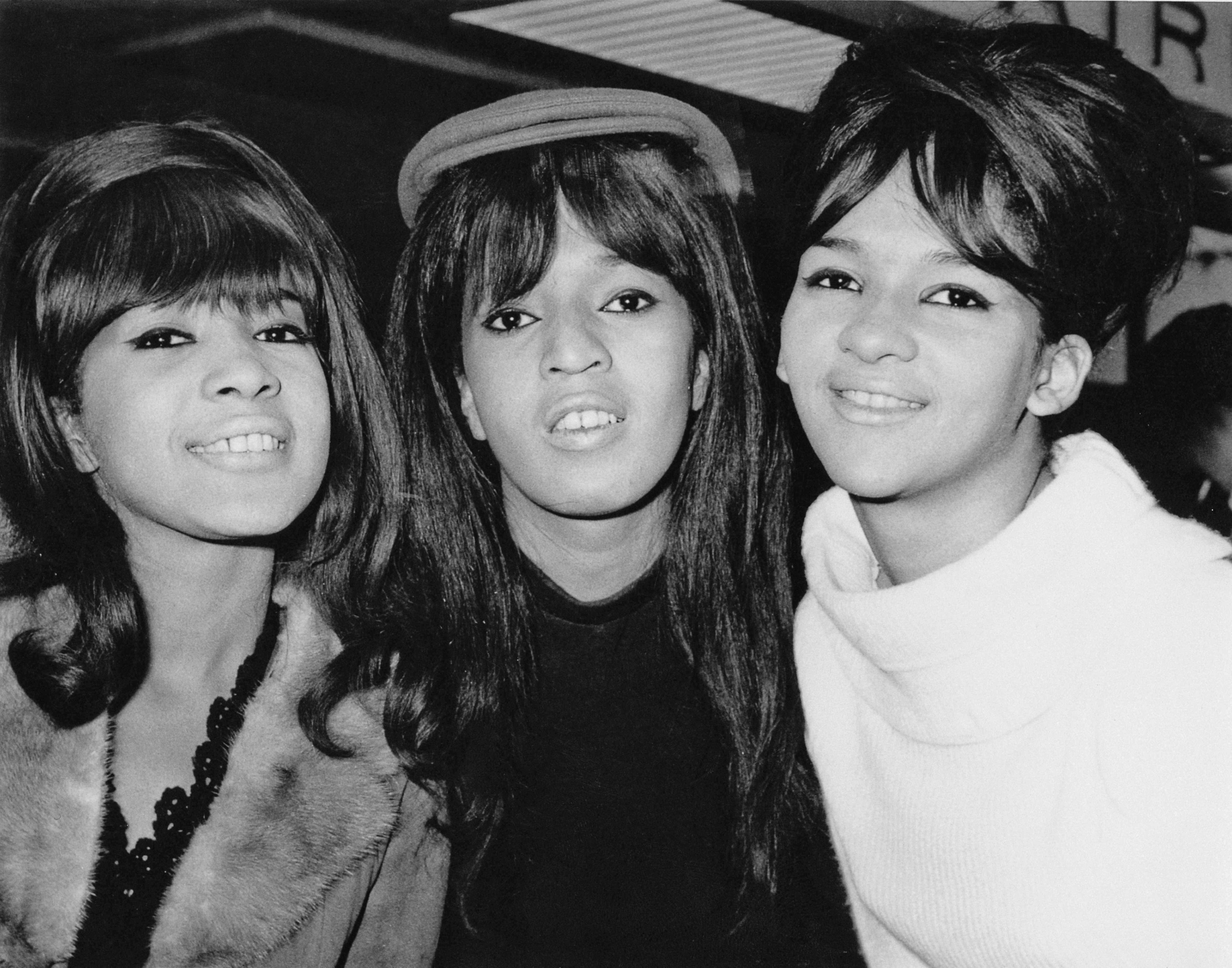 Участницы The Ronettes Ронни Спектор, Недра Тэлли и Эстель Беннетт в 1964 году. Фото: Getty Images
