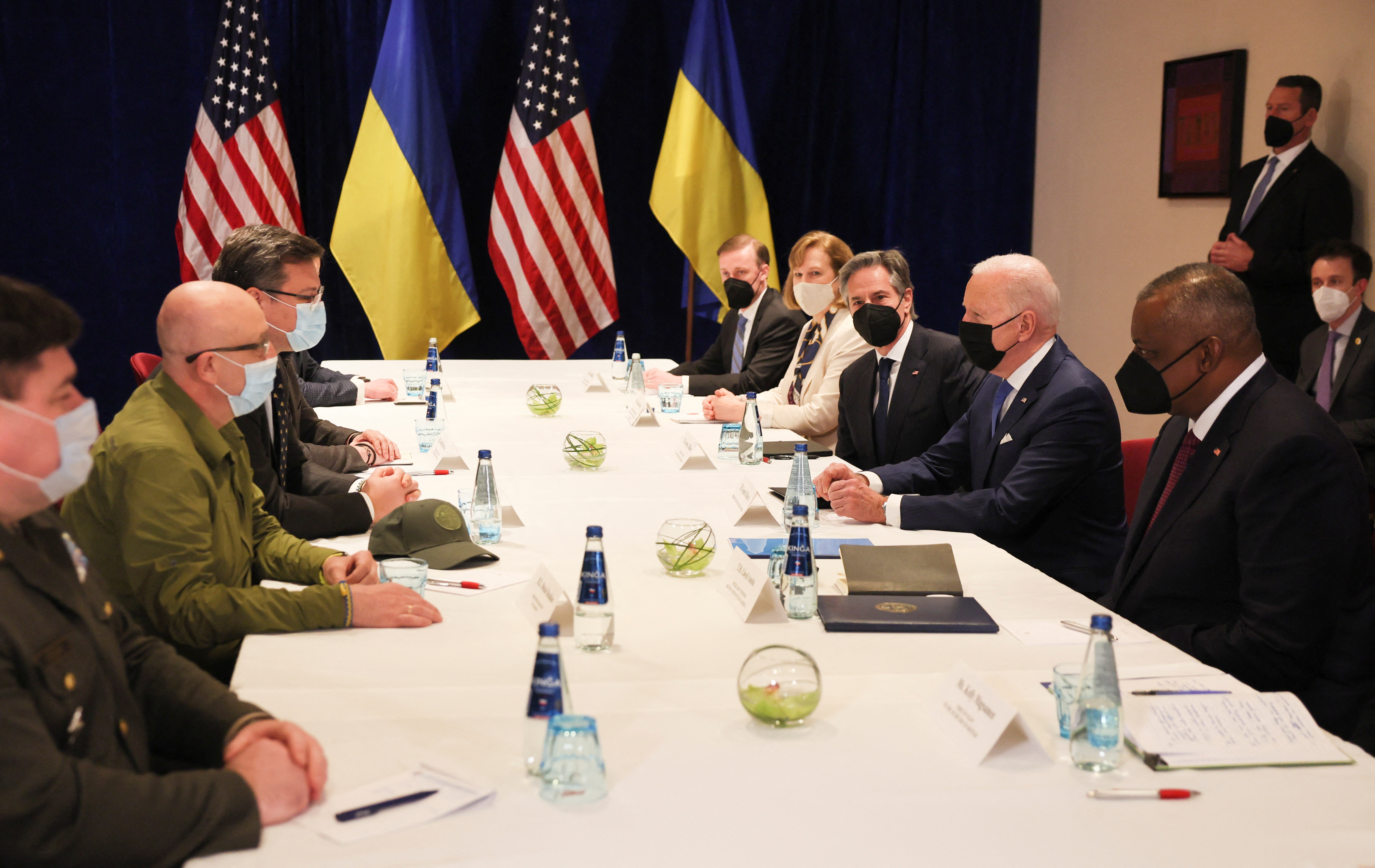 Мирный саммит по украине. Кулеба и Байден. Байден Польша Блинкен. Байден и министр обороны США. США Украине Байден.