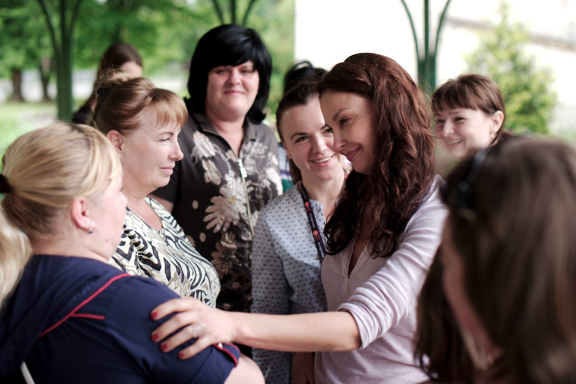 Акторка Ешлі Джадд під час свого візиту на схід України. Фото: Фонд Народонаселення ООН в Україні – UNFPA Ukraine
