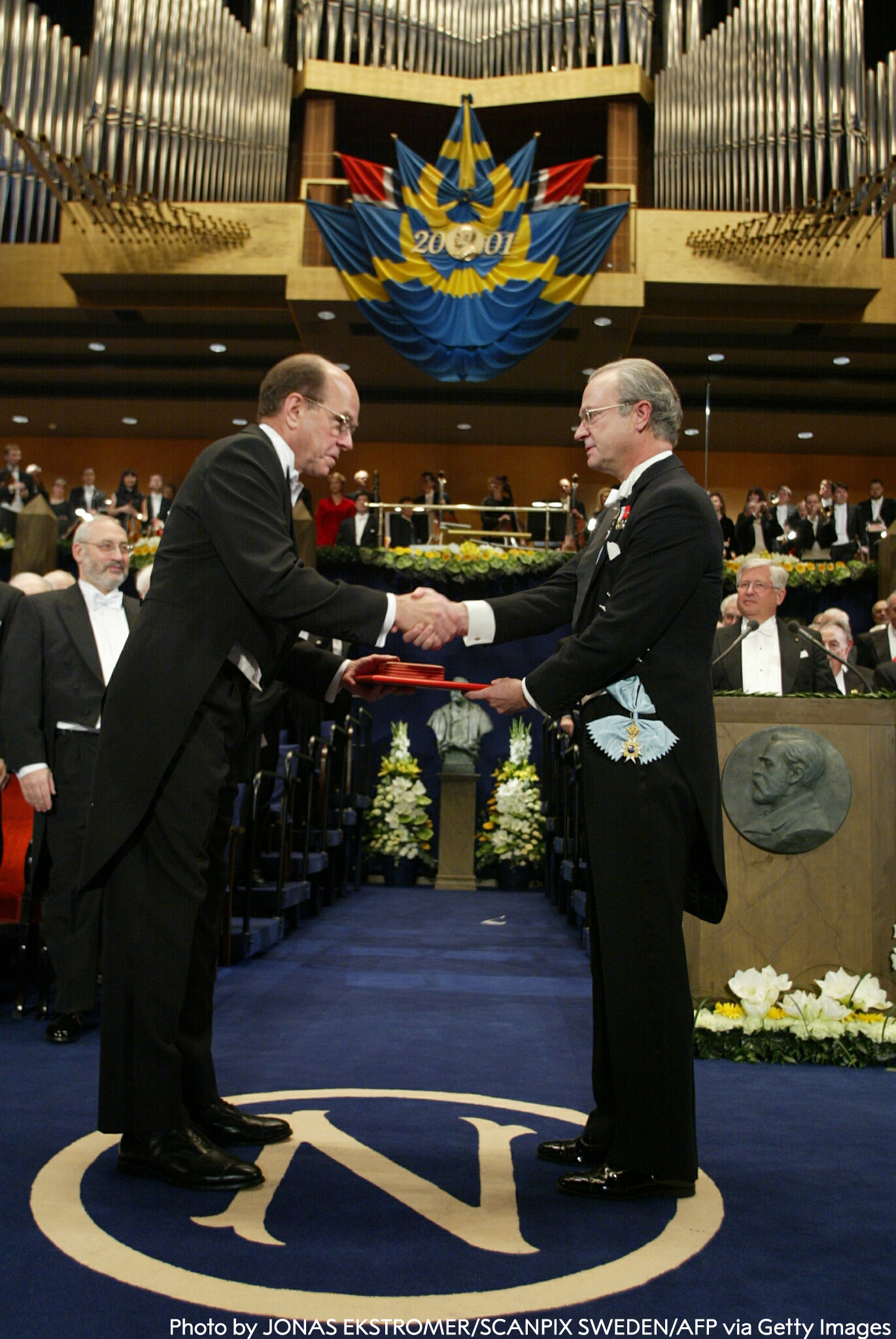 Барри Шарплесс впервые стал лауреатом Нобелевской премии по химии в 2001 году. Фото: twitter.com/NobelPrize