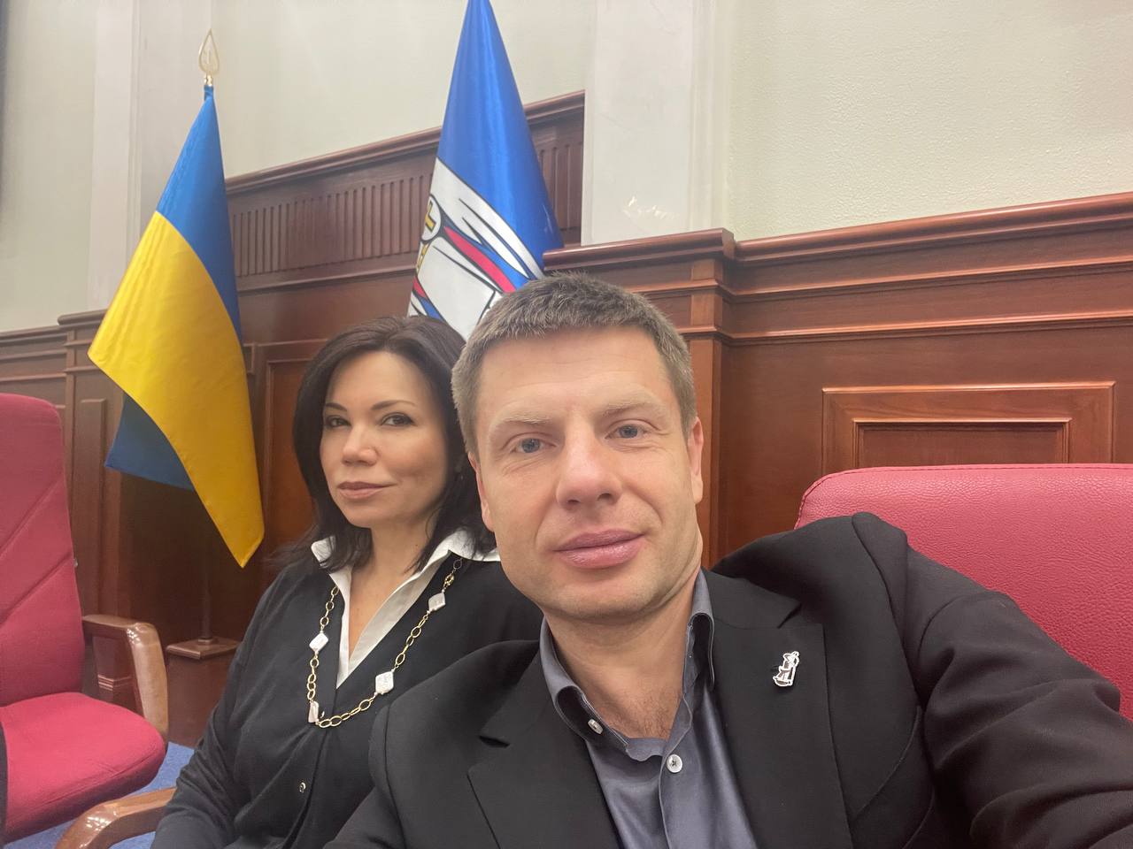 Сюмар и Гончаренко в президиуме Киевсовета. Фото: t.me/oleksiihoncharenko
