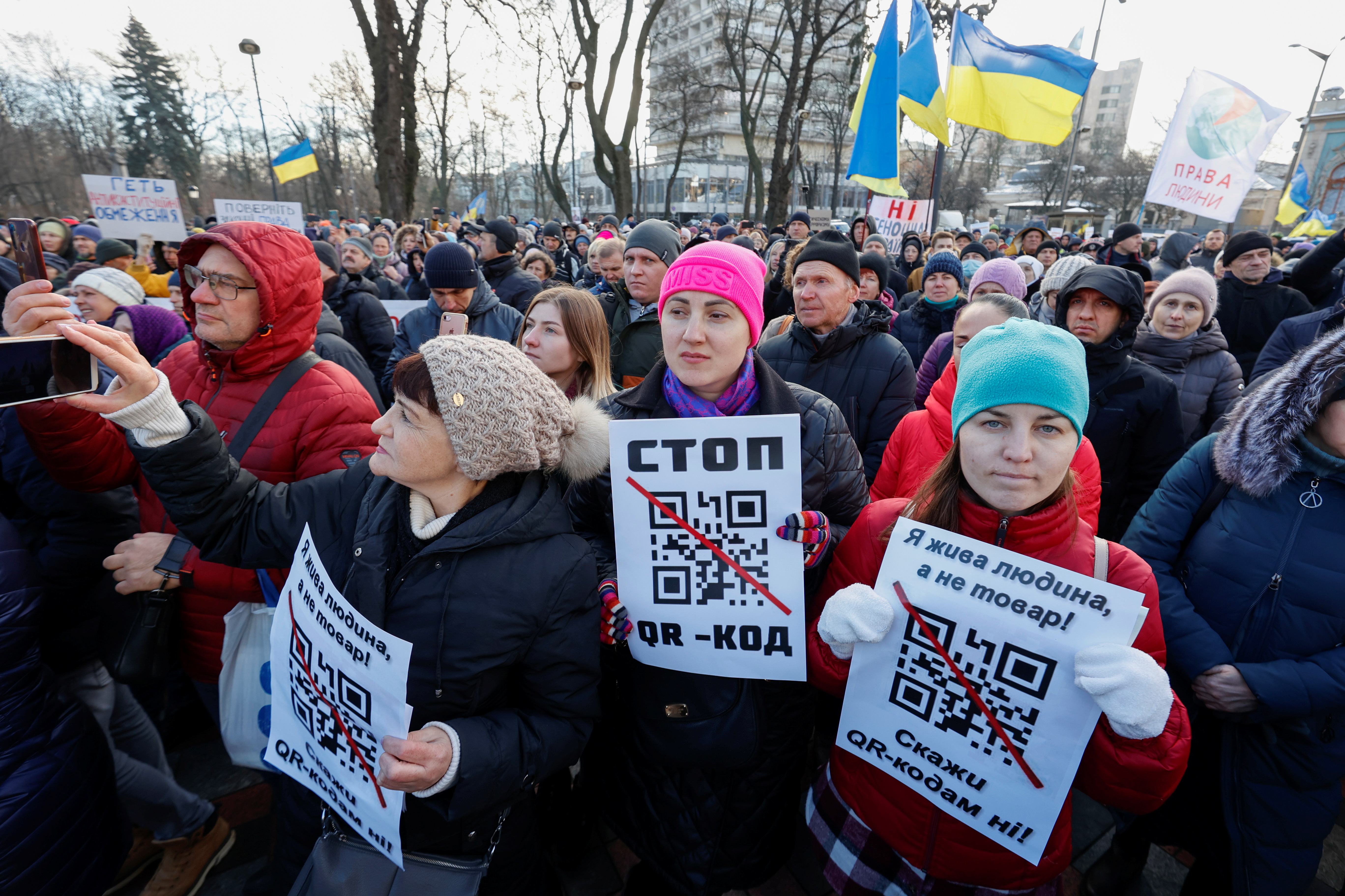 Народ против украина. Митинг против вакцинации. Митинг против QR кодов. Митинг с плакатами. Митинг протеста.