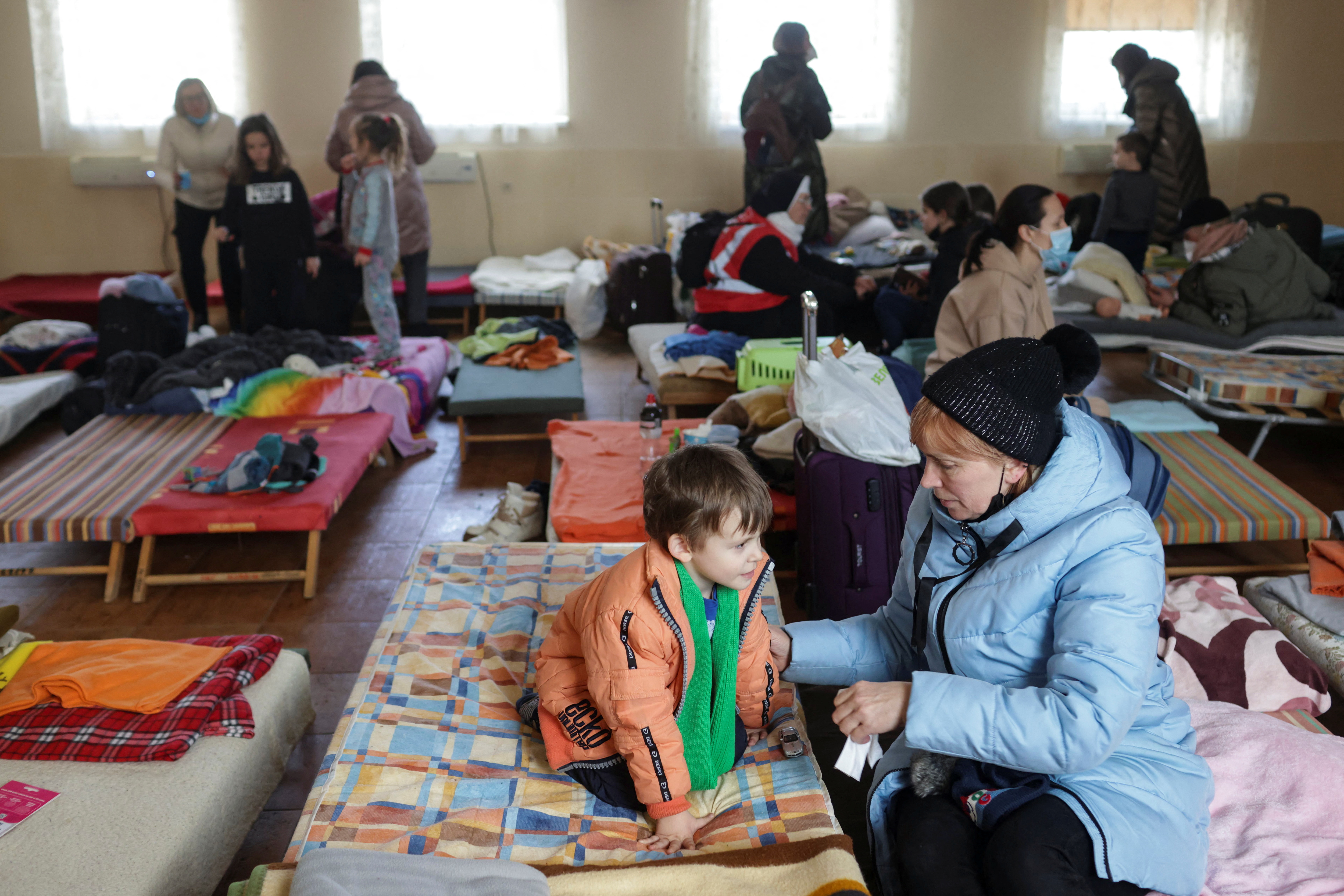 2 марта. Украинские беженцы приюте в Убле, Словакия. REUTERS/Lukasz Glowala