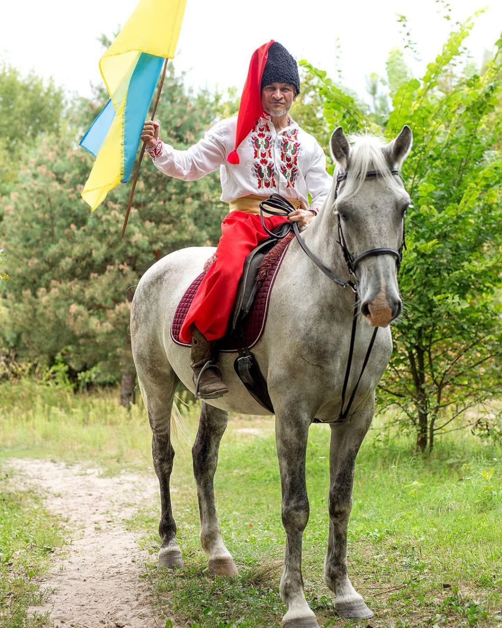 Ектор Хіменес-Браво в українському національному костюмі Фото: instagram.com/hectorjimenezbravo