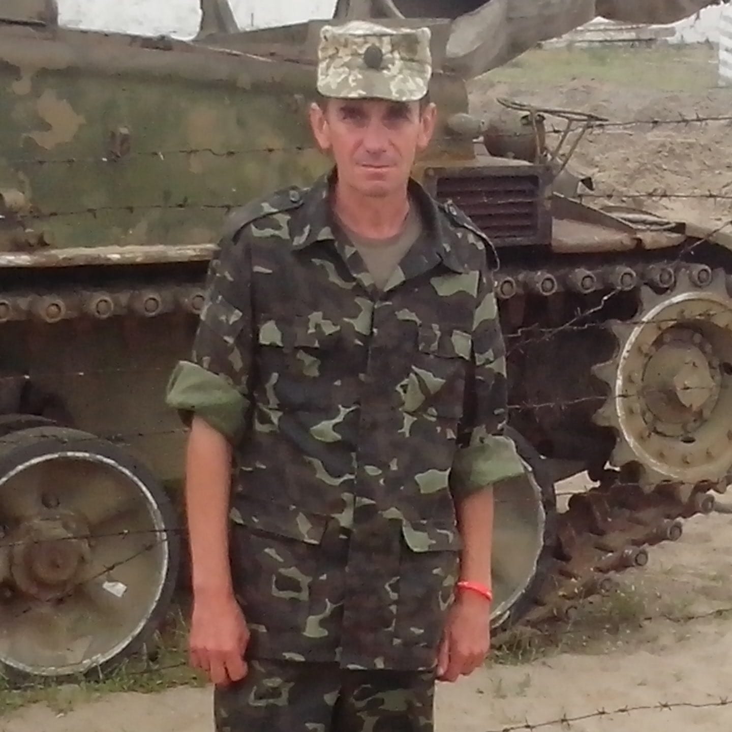 В АТО Сергей исполнял обязанности командира ремонтной роты. Но и там не переставал быть донором. facebook.com/profile.php?id=100047595316441.