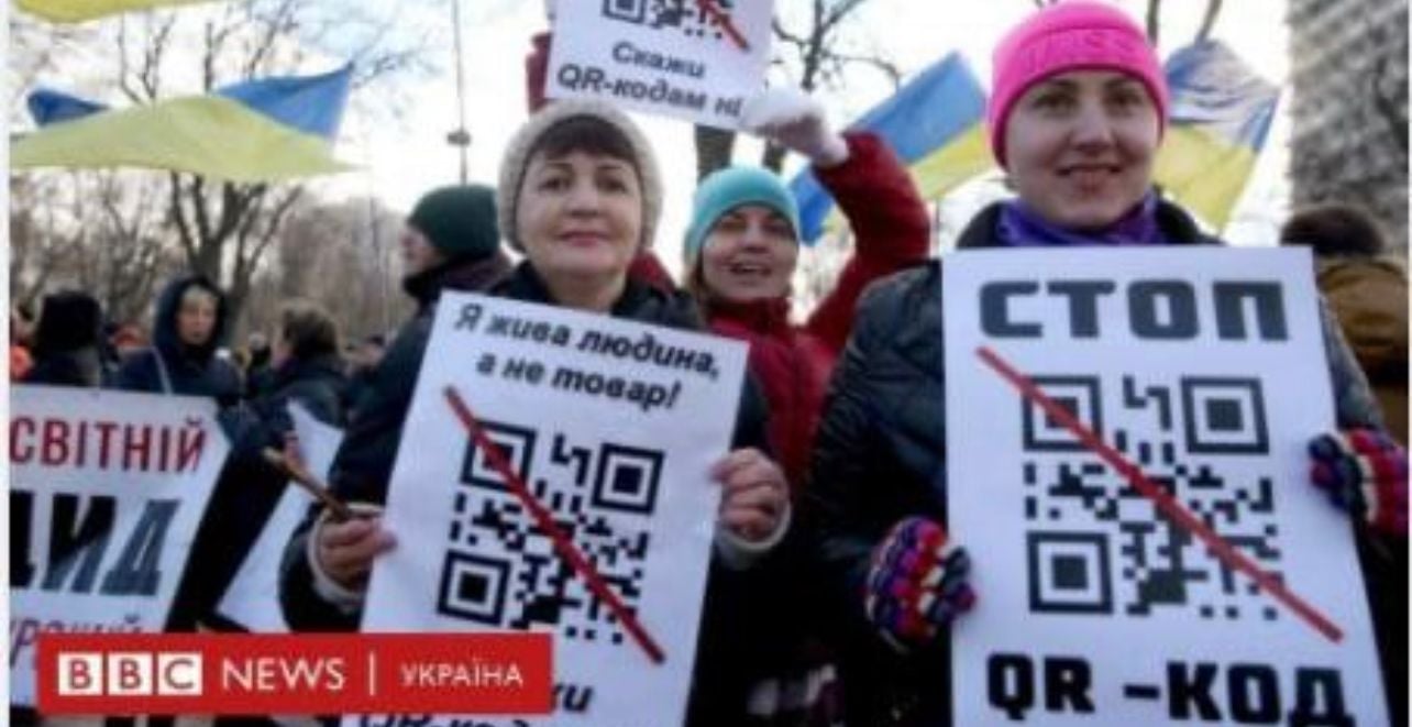 Те самые QR-коды. Фото: скрин видео\BBC Ukraine.