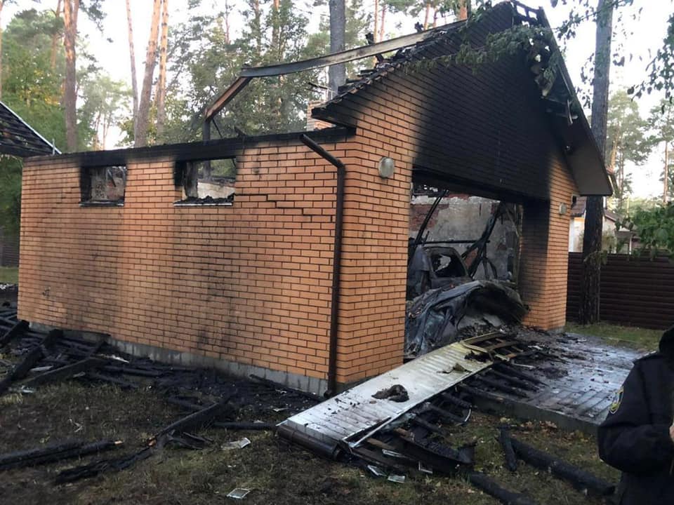 Дом Романа Грицько серьезно пострадал в результате поджога. Фото: FB\Андрей Небытов.