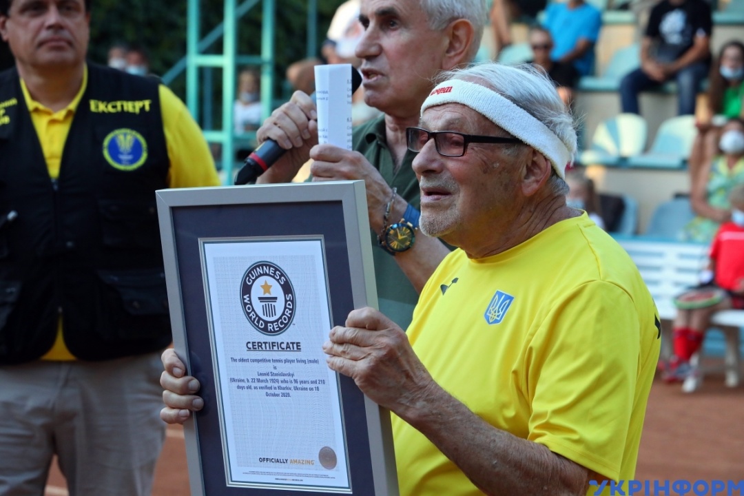 Станіславського внесено до Книги рекордів Гіннеса як найстарішого теніста планети. Фото: Facebook Леоніда Станіславського