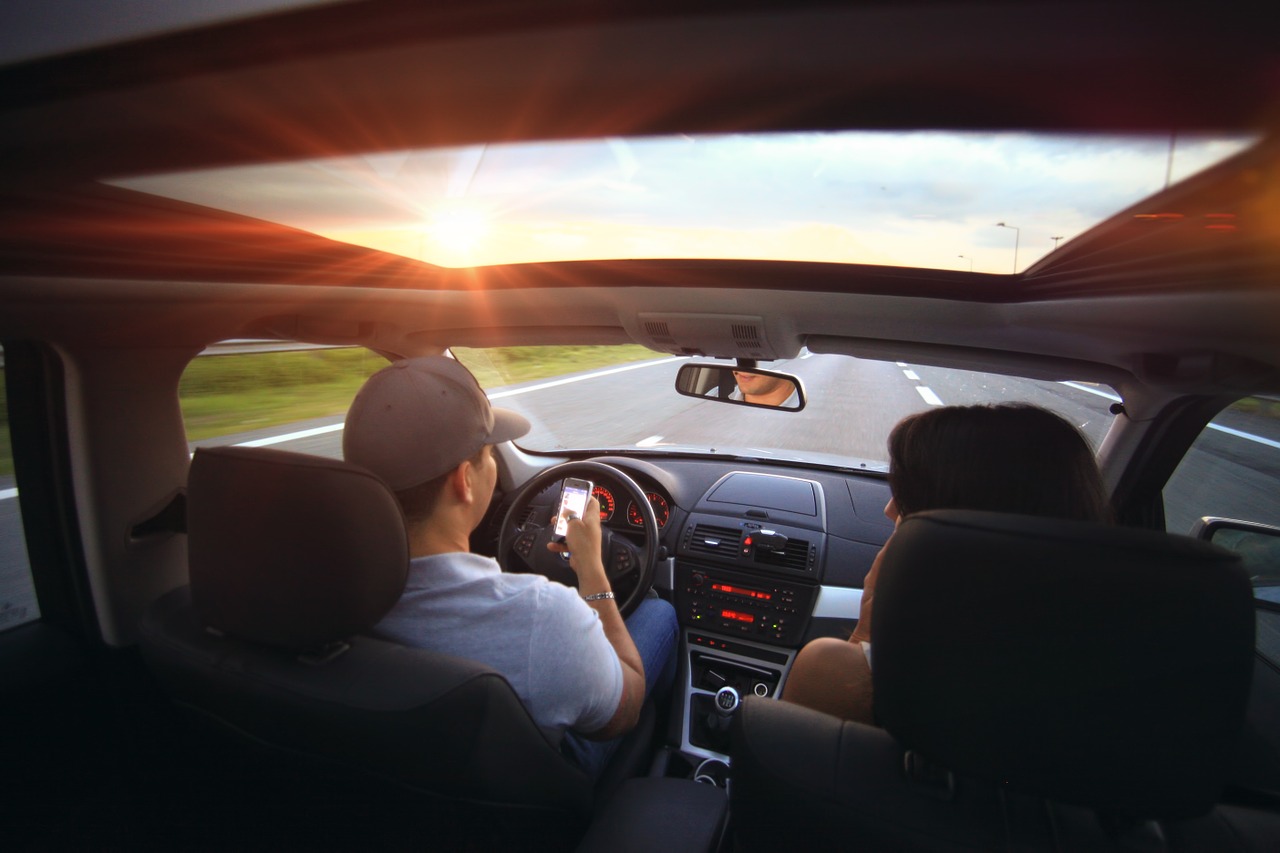Якщо ваш чоловік водій чи просто автолюбитель – подарунок для авто стане безпрограшним варіантом. Фото: SplitShire/pixabay.com