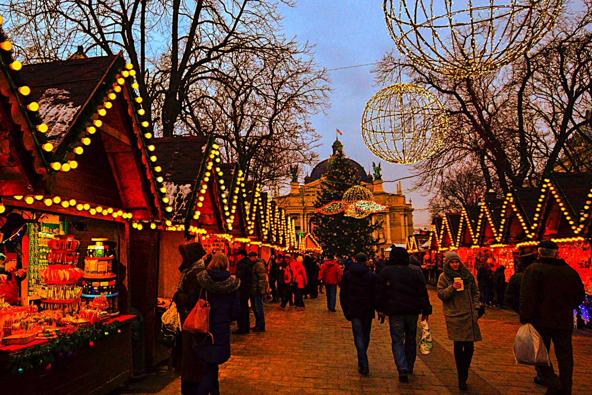  Какой же новогодний Львов без рождественской ярмарки? Фото: львов-карпаты-тур.com.ua