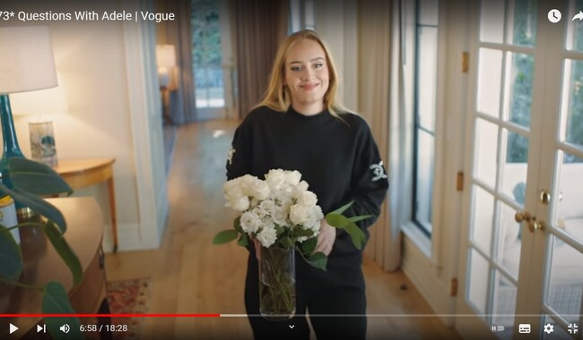 Кадр из видео Vogue.