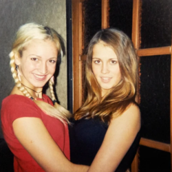 Ольга Бузова и ее сестра Анна. Фото: личный архив Бузовых\spb.kp.ru