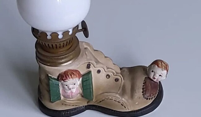 Черевичек-лампа. Керамика, Япония. Инстаграм Нели Рыбак https://www.instagram.com/nelia.ribak/