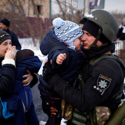 Эвакуация из Ирпеня 8 марта. Фото: REUTERS