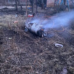 Последствия попадания боеприпасов в районе Осокорков. Фото: ВМС Украины
