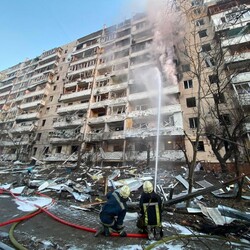 Последствия попадания боеприпаса в Подольском районе Киева. Фото: МВС Украины