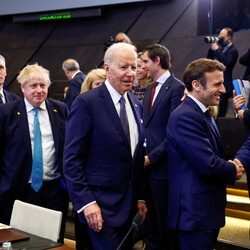 Премьер-министр Британии Джонсон, президенты США и Франции Байден и Макрон. Фото: REUTERS