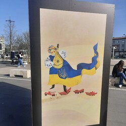 Такая социальная реклама есть сейчас во всех городах Франции. Фото: личный архив Аллы Казимир 