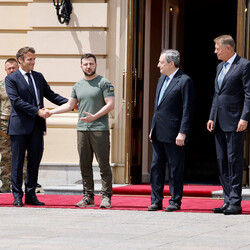 Европейские лидеры после посещения Ирпеня вернулись в Киев, чтобы встретиться с президентом Украины Владимиром Зеленским. Фото: Ludovic Marin/Pool via REUTERS