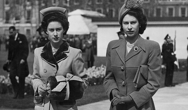 1948 год. Принцесса Маргарет и ее сестра 22-летняя принцесса Елизавета. Фото Getty Images