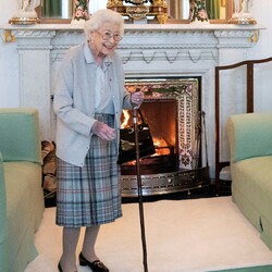 6 вересня 2022 року. Останній знімок Єлизавети зроблено у замку Балморал в Штландії, де вона прийняла відставку Бориса Джонсона і назначила новим прем`єр-міністром Ліз Трасс. Фото: Getty Images