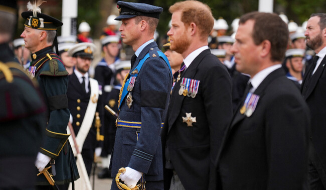 Принц Уильям и принц Гарри. Фото: Emilio Morenatti/Pool via REUTERS