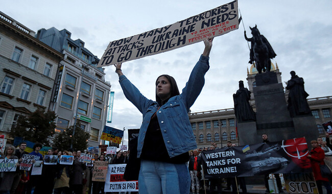 Акції протесту проти террору РФ у містаї світу. Фото: REUTERS