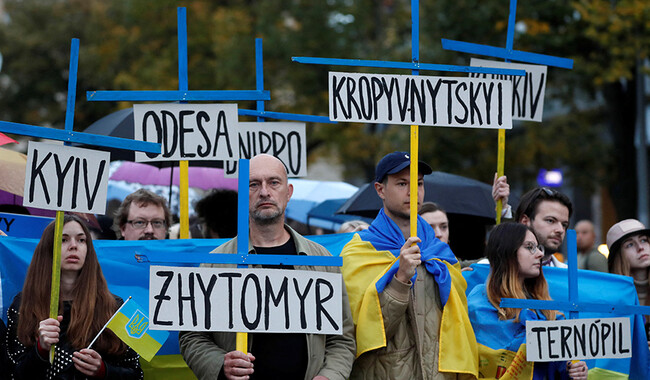 Акції протесту проти террору РФ у містаї світу. Фото: REUTERS