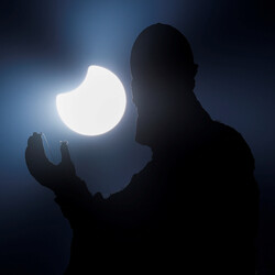 Часткове сонячне затемнення 25 жовтня у Ватикані. Фото: REUTERS/Guglielmo Mangiapane TPX