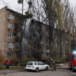 Наслідки ракетних ударів по Києву. Фото: REUTERS

