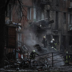 Последствия ракетного удара по Вышгороду в Киевской области. Фото: REUTERS